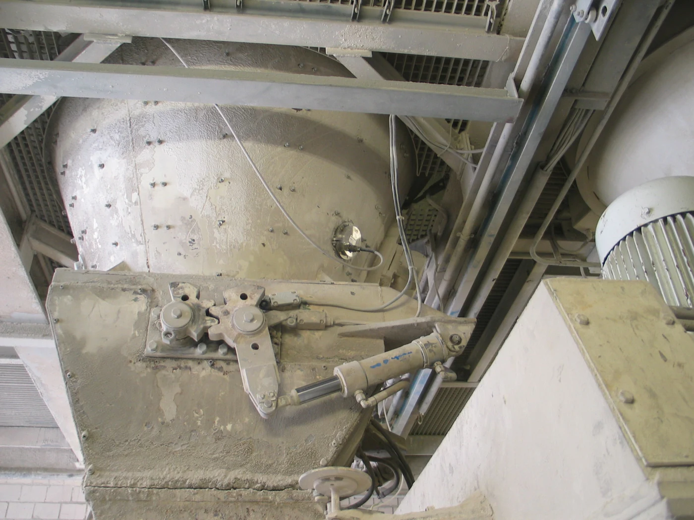 Mixer installation at a production plant